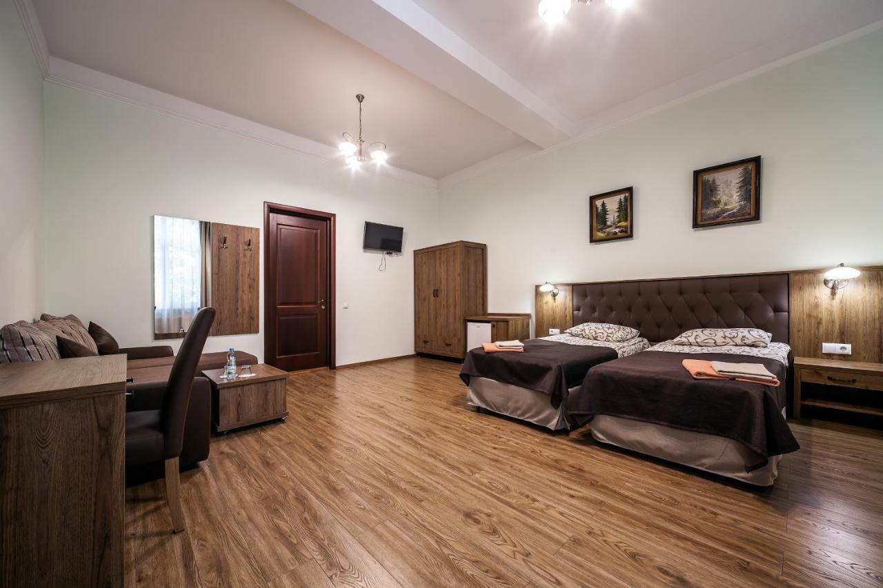 Kryva Lypa Hotell Lviv Exteriör bild