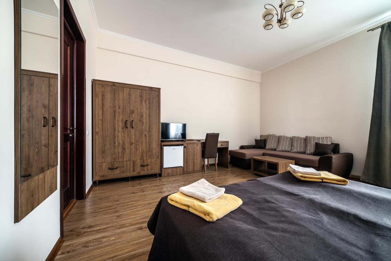 Kryva Lypa Hotell Lviv Exteriör bild