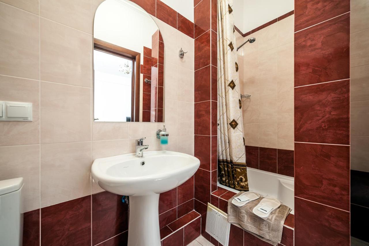 Kryva Lypa Hotell Lviv Exteriör bild