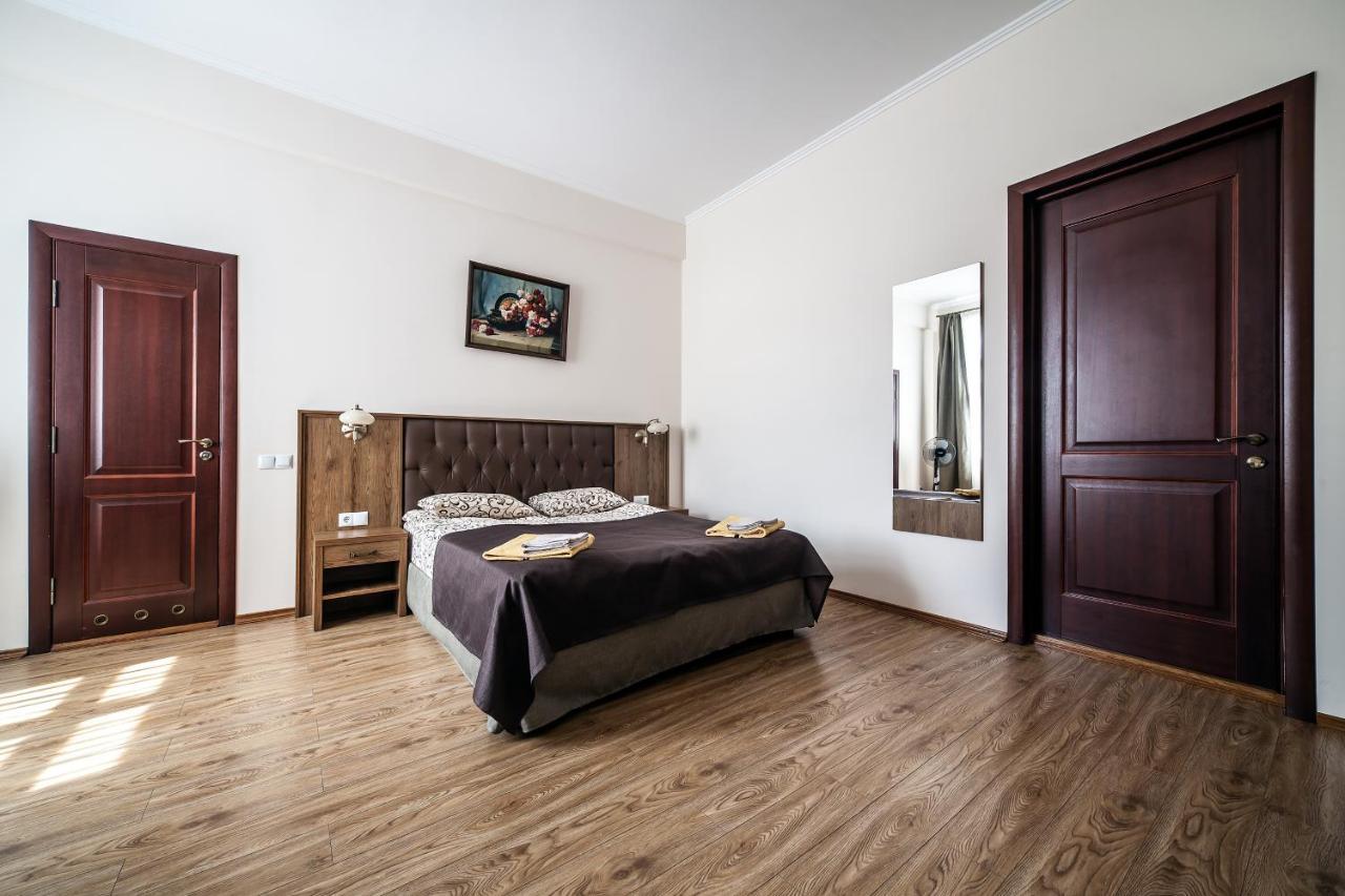 Kryva Lypa Hotell Lviv Exteriör bild