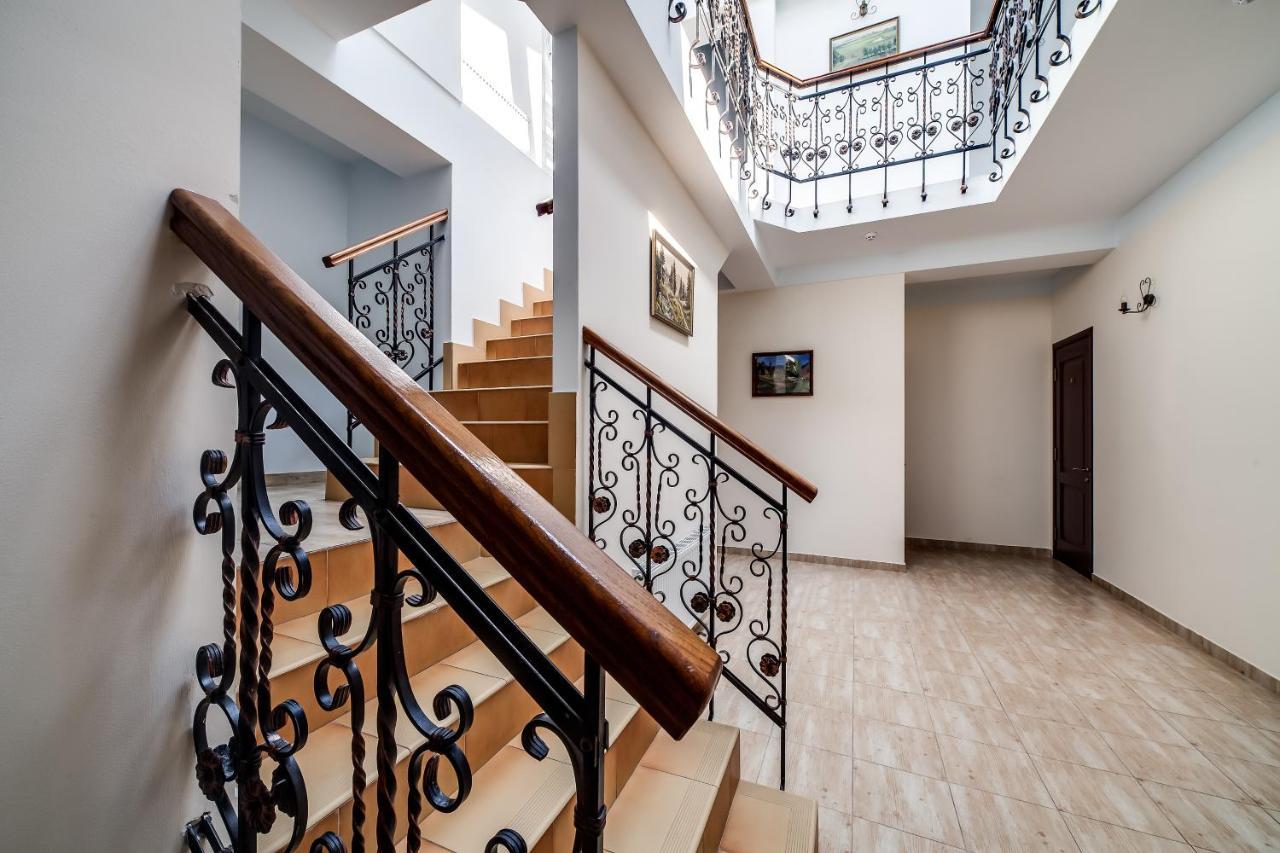 Kryva Lypa Hotell Lviv Exteriör bild